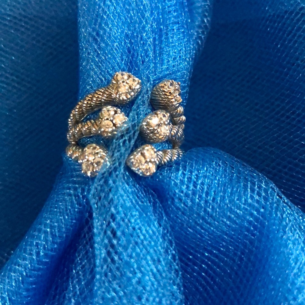 Judith Ripka Ring size 7 Shimmery Diamonds